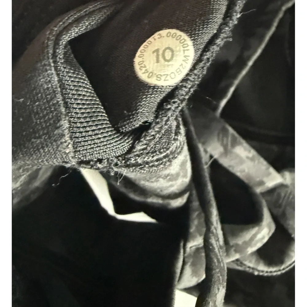 Lululemon Women's Energy Sports black camo Strappy Running Yoga‎ Sz 10